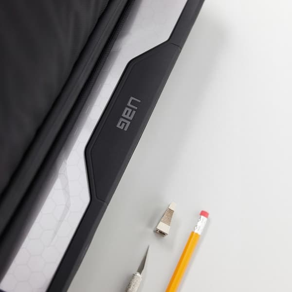 UAG Plyo för MacBook Air 13" M2/M3 - Is/Svart