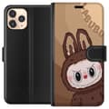 Miniatyrbilde 1 av 3: Apple iPhone 11 Pro Lommeboketui Labubu Sky Kosebamse - Hvit og Blå Design med Søt Stil