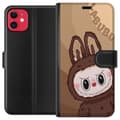 Miniatyrbilde 1 av 3: Apple iPhone 11 Lommeboketui Labubu Sky Kosebamse - Hvit og Blå Design med Søt Stil