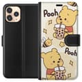 Pikkukuva 1 / 3: Apple iPhone 11 Pro Lompakkokotelo Nalle Pooh - klassinen karhumotiivi uudessa tulkinnassa