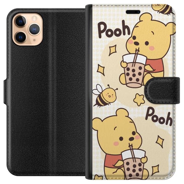 Apple iPhone 11 Pro Max Lompakkokotelo Nalle Pooh - klassinen karhumotiivi uudessa tulkinnassa