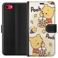 Miniatyrbilde 1 av 3: Apple iPhone 7 Lommeboketui Nalle Pooh stil - klassisk bjørnemotiv i en ny tolkning