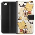 Miniatyrbillede 1 af 3: Apple iPhone SE (2016) Tegnebogsetui Nalle Pooh-stil - klassisk bjørnemotiv i en ny fortolkning