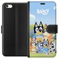 Miniatyrbillede 1 af 3: Apple iPhone 5 Tegnebogsetui Bluey mobilcover med hele familien i farverigt design
