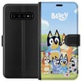 Miniatyrbilde 1 av 3: Samsung Galaxy S10 Lommeboketui Bluey mobildeksel med hele familien i fargerikt design