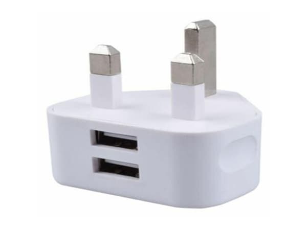 MicroConnect - Strømadapter - 2.4 A - 2 utgangskontakter (USB) - hvit - Storbritannia