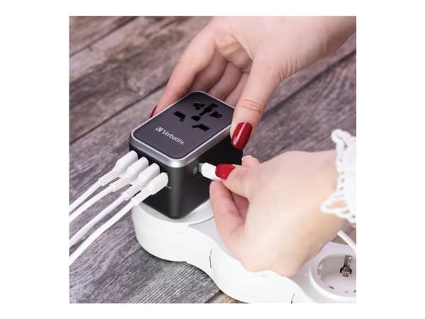 Verbatim Universal Travel Adapter UTA-04 3xUSB-A,2xUSB-C vähittäismyyntipakkaus