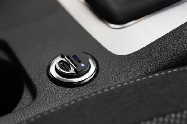 Fixed Autolaturi USB-C kaapelilla 1.2m 2xUSB-C 30W Musta