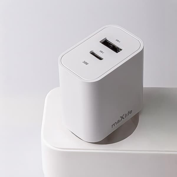 Maxlife Väggladdare USB/USB-C 30W med USB-C/USB-C Kabel PD QC