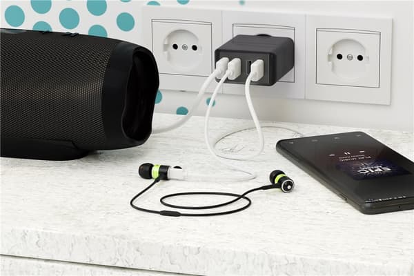 4-veis USB-lader (30W) svart