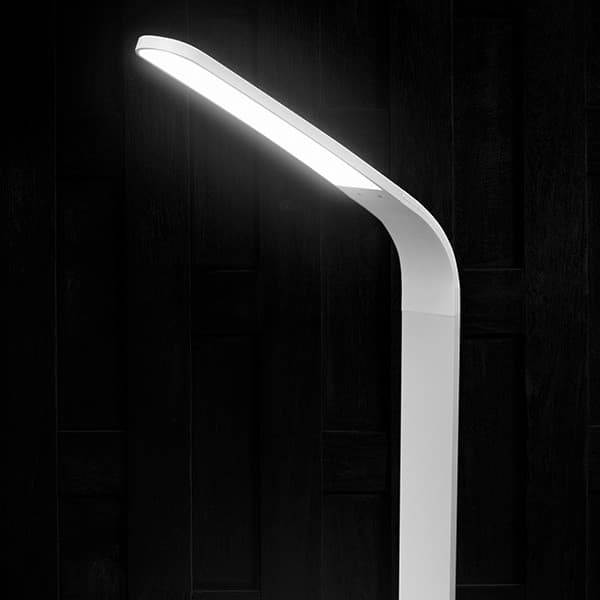 Lumova QiLight bordslampa med trådlös laddning