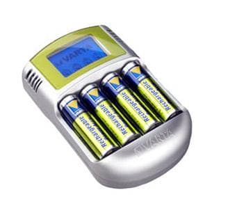 Varta Oplader til NiMH batterier med LCD display, 12V adapter og USB tilslutning Sølv