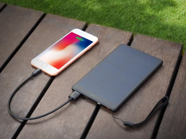 Sandberg Urban Solar Powerbank 10000 - Solar powerbank - 10000 mAh - 37 Wh - 18 Watt - 3 A - QC 3.0 (2 x USB, USB-C med strømforsyning) - på kabel: Mi