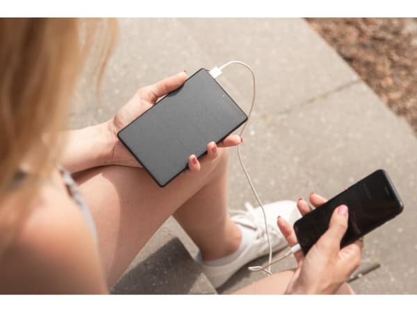 Sandberg Urban Solar Powerbank 10000 - Solar powerbank - 10000 mAh - 37 Wh - 18 Watt - 3 A - QC 3.0 (2 x USB, USB-C med strømforsyning) - på kabel: Mi