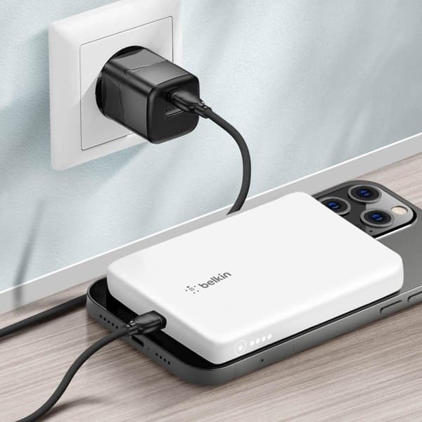 Belkin BPD002BTWH varavirtalähde 2500 mAh Langaton lataus Valkoinen