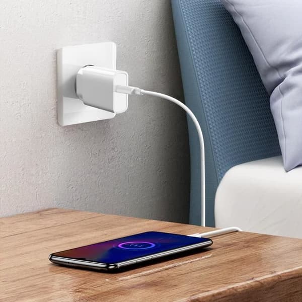 20W USB-C nätladdare och Lightning-trådbundna hörlurar Pack White