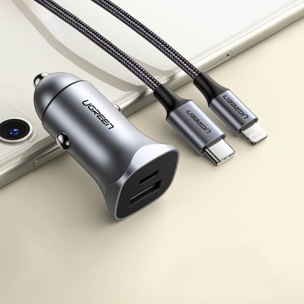Snabb USB-A och USB-C 30W PD PPS billaddare - grå