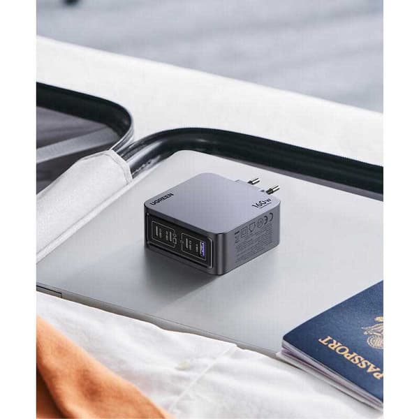 Ugreen X763 Usb-a- Og Usb-c-vægoplader