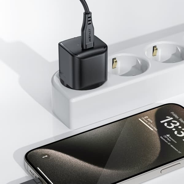 Mini GaN PD 30W USB-C laturi, musta