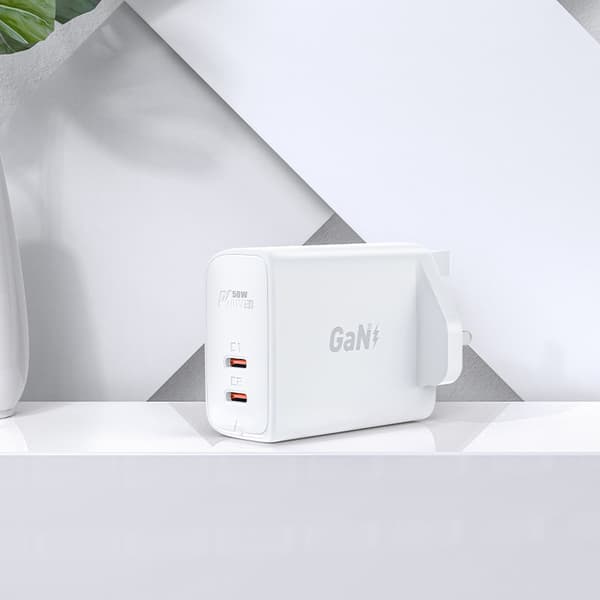Engelsk A32 GaN nätladdare två USB-C PD-portar 50W UK kontakt vit