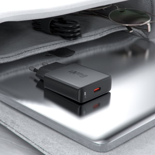 Lille flad GaN PD 20W USB-C sort oplader