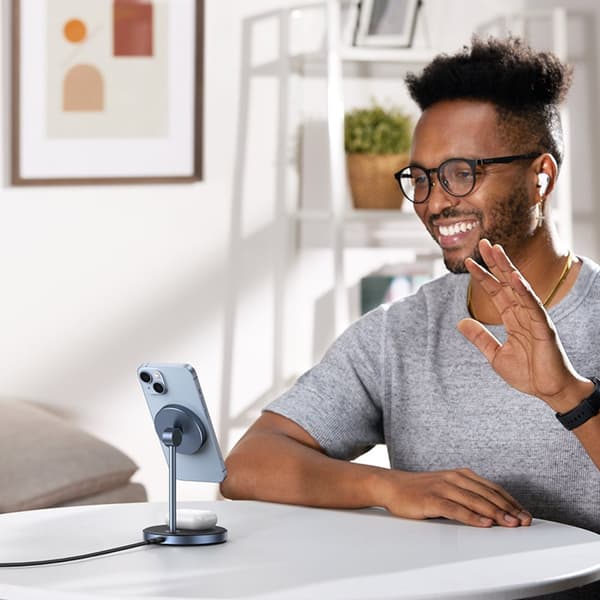 2i1 20W laddstation och MagSafe Qi USB-C magnetstativ, svart