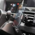 Miniatyrbild 2 av 8: BEGAGNAD Hållare med trådlös snabbladdare för bilen Chakar InnovaGoods (Renoverade A)
