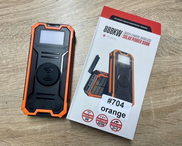 AURINKOVARAAVARA 4xUSB 20000mAh 20W INDUKTIOSUOJAUS IP65