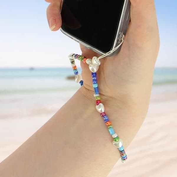 Telefonjuvelarmband med flerfärgade pärlor Vita hjärtan Sommarkollektion Svart
