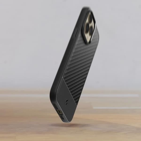 iPhone 14 Pro Max Resistant Streaked Relief Core Armor Spigen Black iPhone 14 Pro Max Fodral