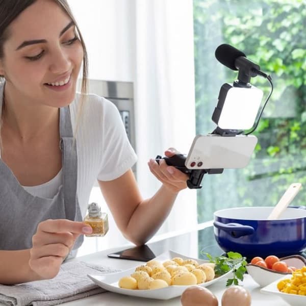 SHOP-STORY - PLODNI: Professionellt Vlogging Kit med LED-ljus, mikrofon, stativ, trigger och smartphonehållare