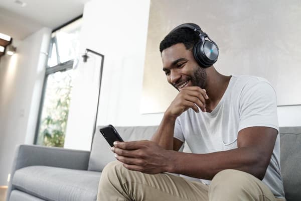 Corsair Virtuoso RGB XT trådlöst spelheadset - PS5/4, Xbox Series X&S, Xbox One och PC