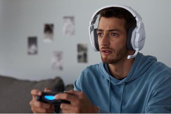 Turtle Beach Stealth 600P Gen 2 pelikuulokkeet - PS4 & PS5 - valkoinen