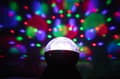 Miniatyrbillede 6 af 6: MANHATTAN Sound Science Bluetooth®-højttaler med diskokugle II Farverige LED-effekter, kontroller, FM-radio, microSD-kortslot, USB-A-port, 3,5 mm jack