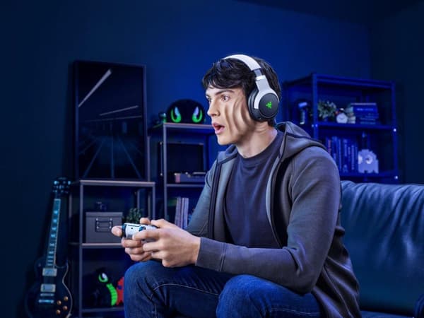 Razer Kaira HyperSpeed kuulokkeet Langattomat pääpanta pelaamiseen USB Type-C Bluetooth White - Musta (RZ04-03980200-R3G1)