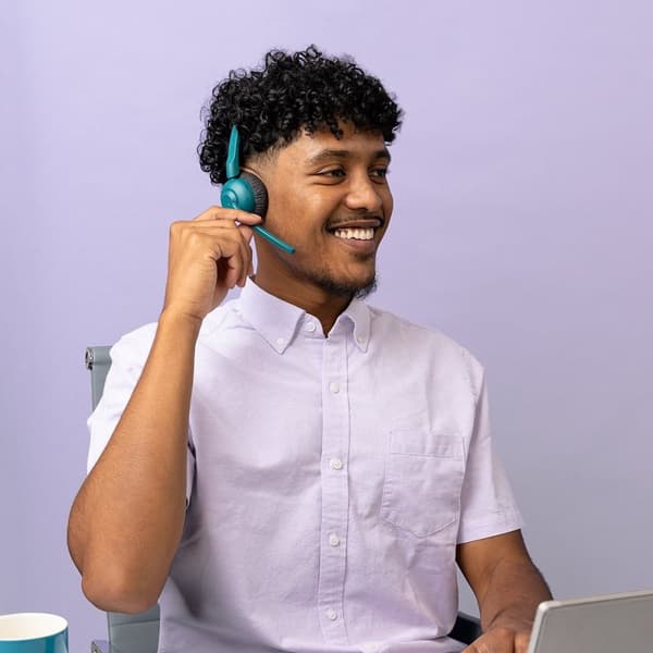 JLab Go Work Pop Headset med mikrofon - Trådlöst headset Bluetooth - Brusreducerande mikrofon - 50 timmars speltid