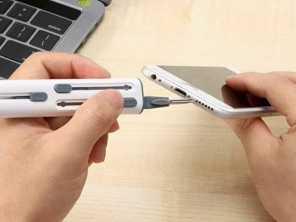 3-i-1 rensepen til hovedtelefoner