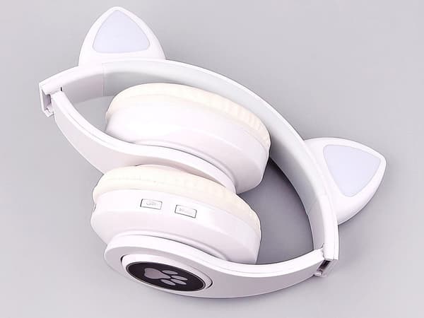 Bluetooth-stereokuulokkeet mikrofonilla ja kissankorvilla / LED-valolla
