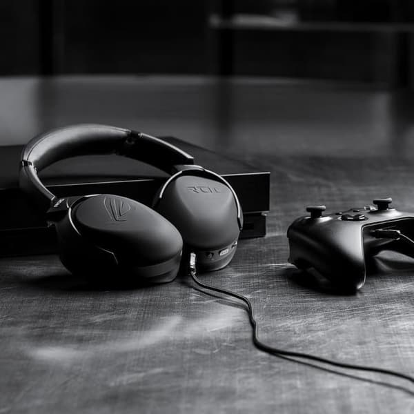 ASUS ROG Strix Go 2.4 – Trådlöst Gamingheadset – USB-C, 3.5mm & AI-Brusreducering – PC/Switch/Mobil
