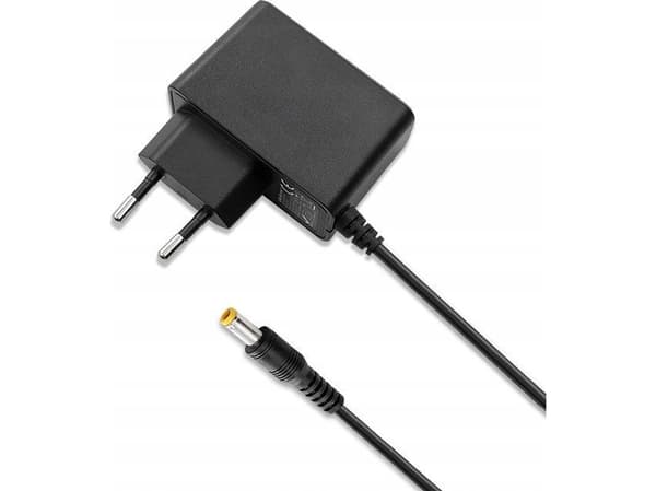 Qoltec 15W | 15V | 1A | 5.5*2.5 plug-in virtalähde