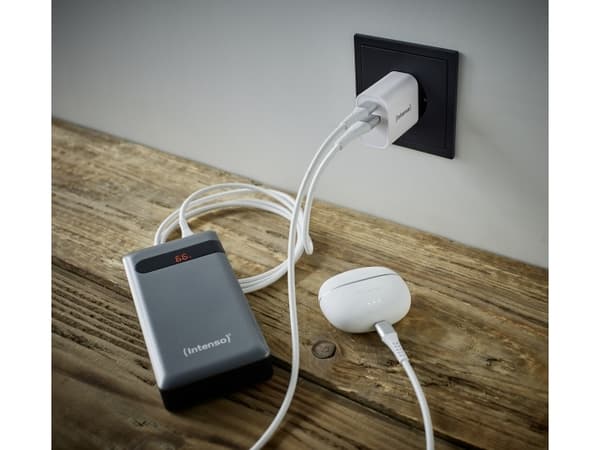 Intenso W30AC - Strømadapter - 30 watt - 3 A - PD 3.0, QC 4.0, PD/PPS - 2 utgangskontakter (USB, 24 pin USB-C) - hvit