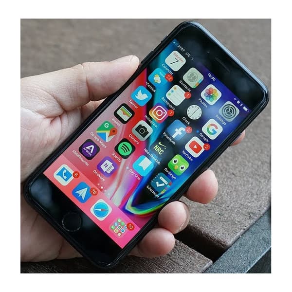 BEGAGNAD Apple iPhone SE (2020) 64GB (2nd Generation) Svart