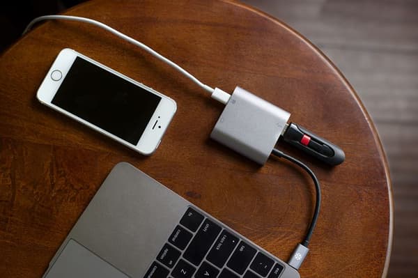 Kanex USB-C VGA-adapter med strømforsyning - Adapter fra USB-C til USB 1,5 A, USB-C strømforsyning 60 W + VGA Full HD (anodiseret aluminium)