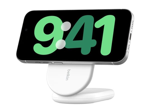 Belkin BoostCharge - Trådløst ladestativ - magnetisk, sammenleggbar, med Qi2 + AC-strømadapter - 15 watt - 3 A - Fast Charge, Power Delivery 3.1 - hv