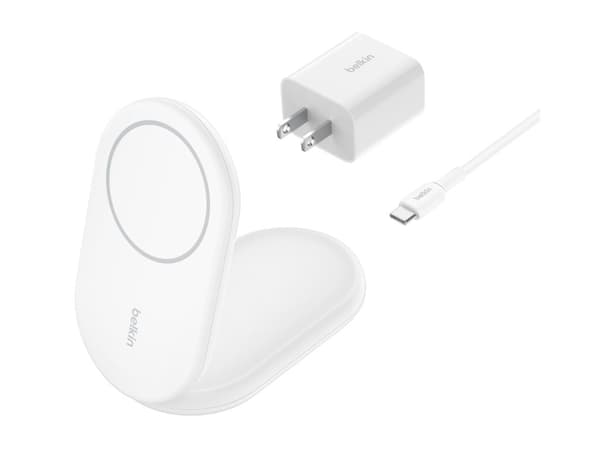 Belkin BoostCharge - Trådløst ladestativ - magnetisk, sammenleggbar, med Qi2 + AC-strømadapter - 15 watt - 3 A - Fast Charge, Power Delivery 3.1 - hv
