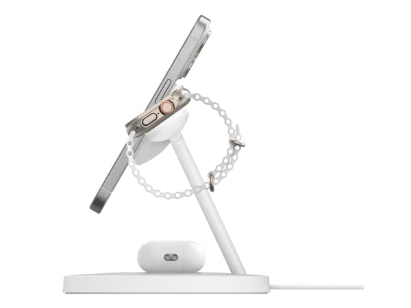 Belkin BoostCharge Pro 3-in-1 - Trådlöst laddställ - med Qi2 + växelströmsadapter - 15 Watt - Fast Charge - vit