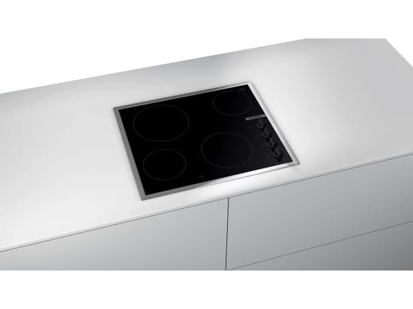 Bosch Serie 2 PKE645CA2E, Musta, Ruostumaton teräs, Kiinteä, 60 cm, Keraaminen, Keraaminen lasi, 4 alue(tta)