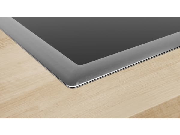 Bosch Serie | 4 PKN645BB2E - Keramisk häll - 4 kokplattor - Fördjupning - bredd: 56 cm - djup: 49 cm - med kanter i rostfritt stål - svart / rostfrit