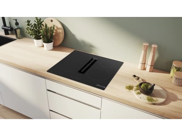 Bosch Serie | 4 PVS611B16E - Induksjonskomfyrtopp - 4 plater - Nisje - bredde: 56 cm - dybde: 49 cm - Klasse B - uten ramme - svart med fallvinduttre