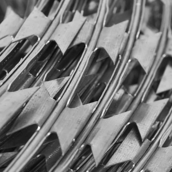 vidaXL Piikkilankarulla Concertina galvanoitu teräs 60 m